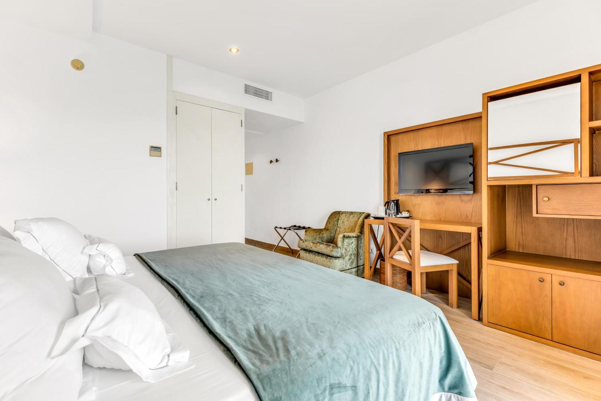Superior Double or Twin Room Sea View
